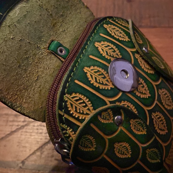 Green Owl Wristlet - so cute! - Picture 8 of 11